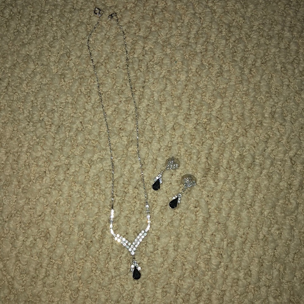 Earring and necklace set